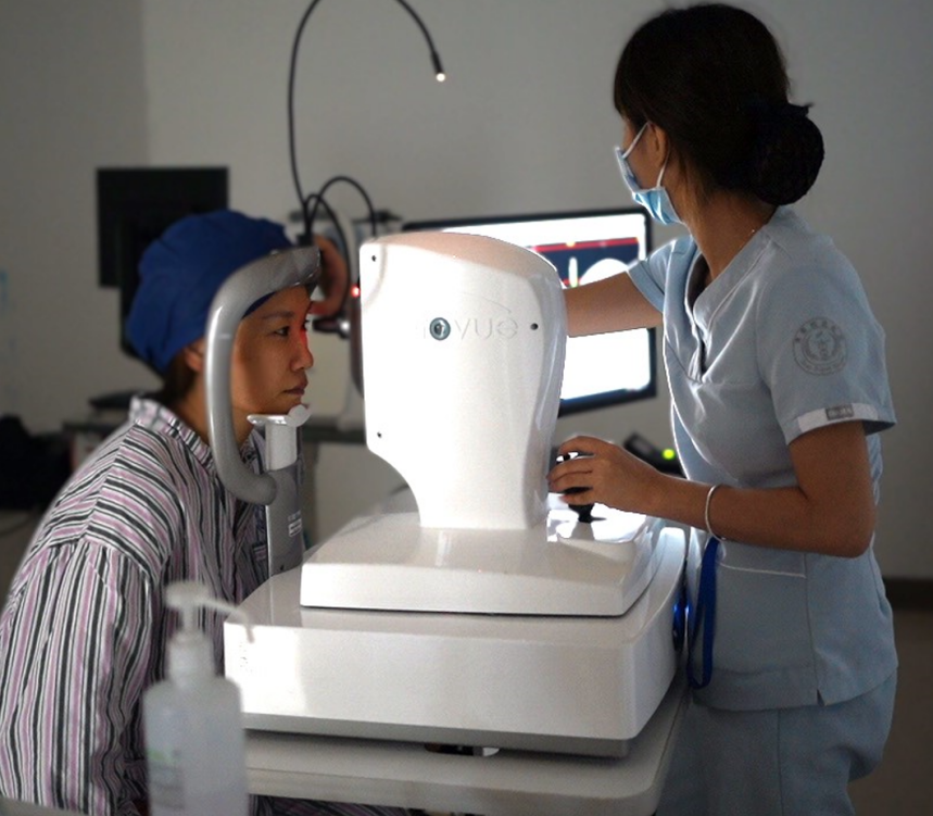 图片包含 人, 室内, 男人, 器具描述已自动生成